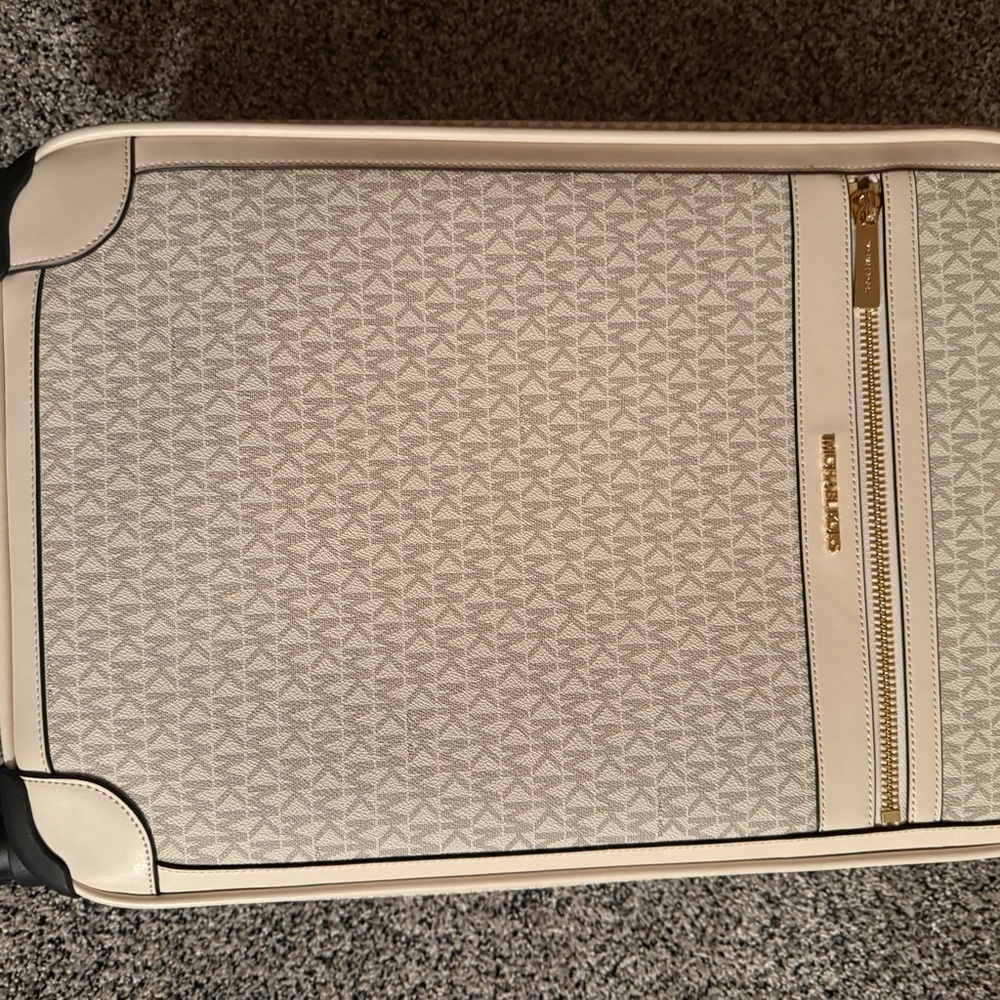 Michael Kors Cream Multi Trolley and duffle bag - Picture 13 of 14